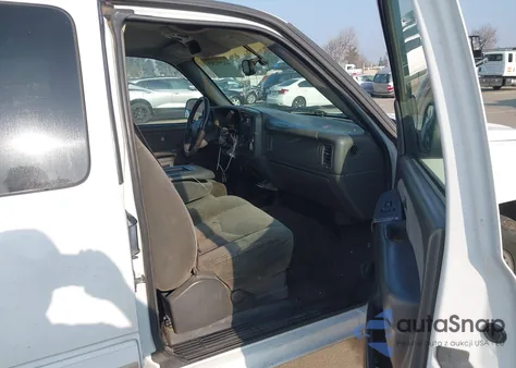 2003 Chevrolet Silverado 1500 Ls z USA, uszkodzony, nr VIN 2GCEC19X931288502